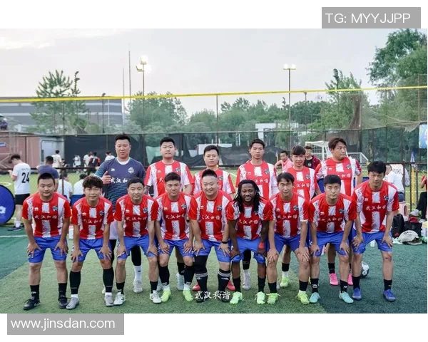 2025中国足球球星最新排名揭晓 哪些球员表现突出登顶榜单 2025中国足球球星最新排名揭晓 哪些球员表现突出登顶榜单