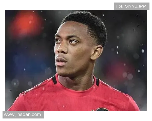 当前世界足坛身价最高的足球球星及其影响力解析